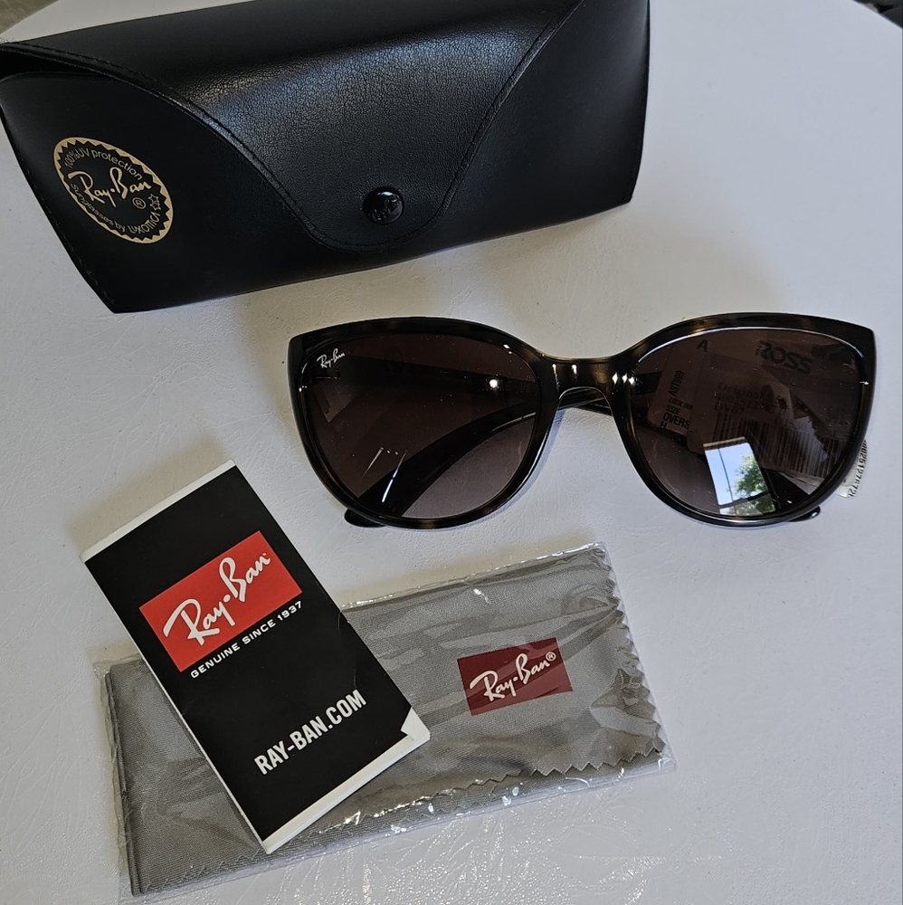 Ray-Ban Brown Sunglasses with Case